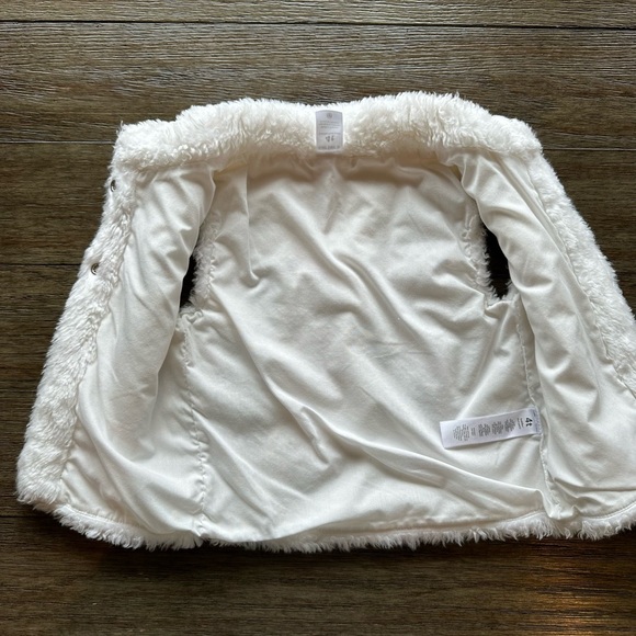 Carter’s tops - Picture 7 of 9